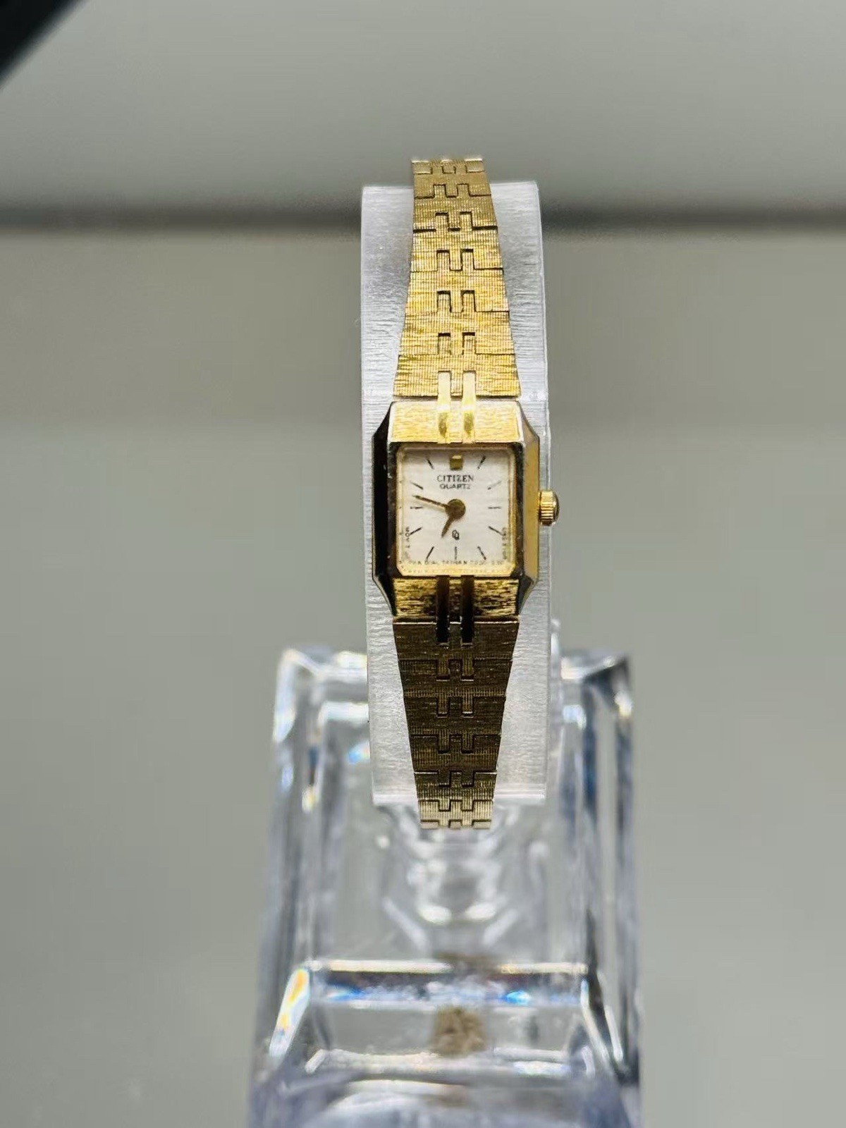 Vintage Citizen Quartz Ladies Watch Gold Tone White Dial 12mm New Battery Runs