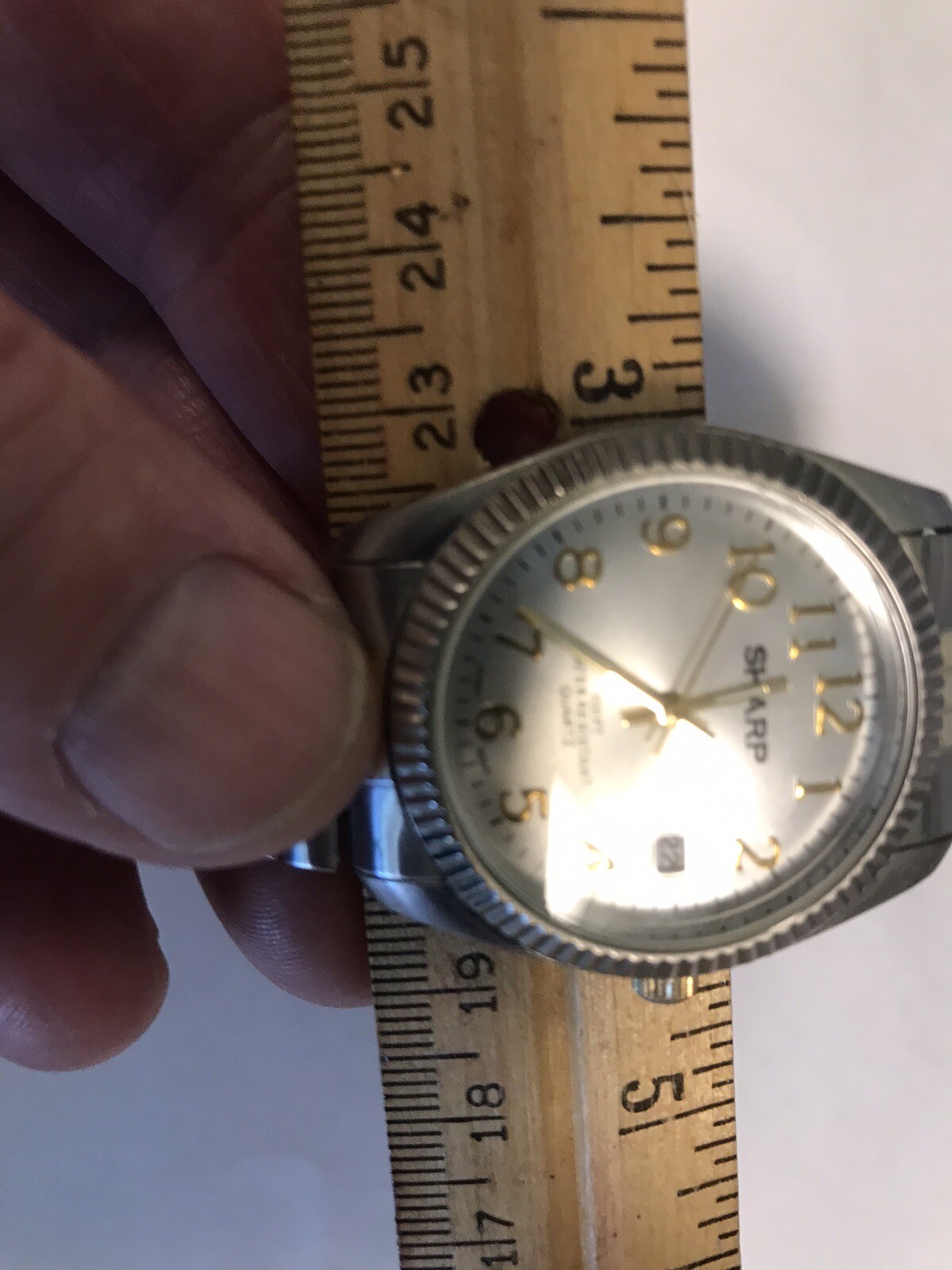 Sharp Mens Watch w/Date Indicator 100 Feet Water Resistant Gold & Silver NICE