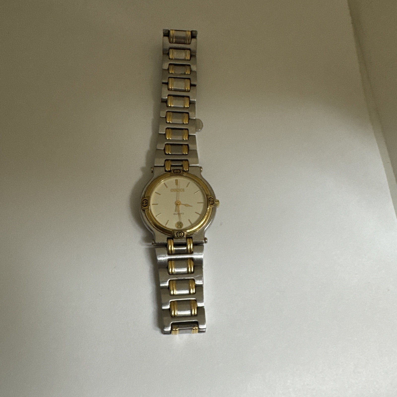 GUCCI 9000L WHITE SILVER DATE VINTAGE SWISS MADE WATCH