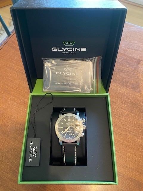 Glycine Airman watch GMT Quartz 42MM Mens Watch. Mint!!!!!