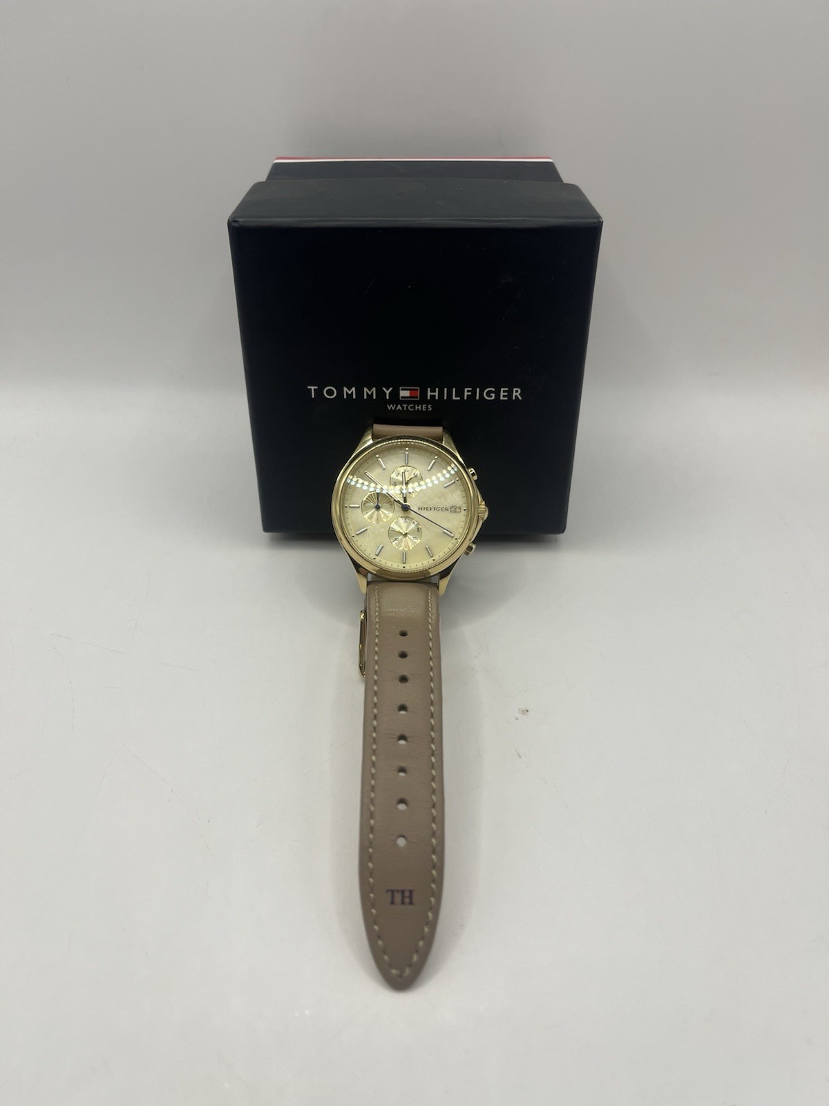 Tommy Hilfiger Women’s Needs New Battery leather band