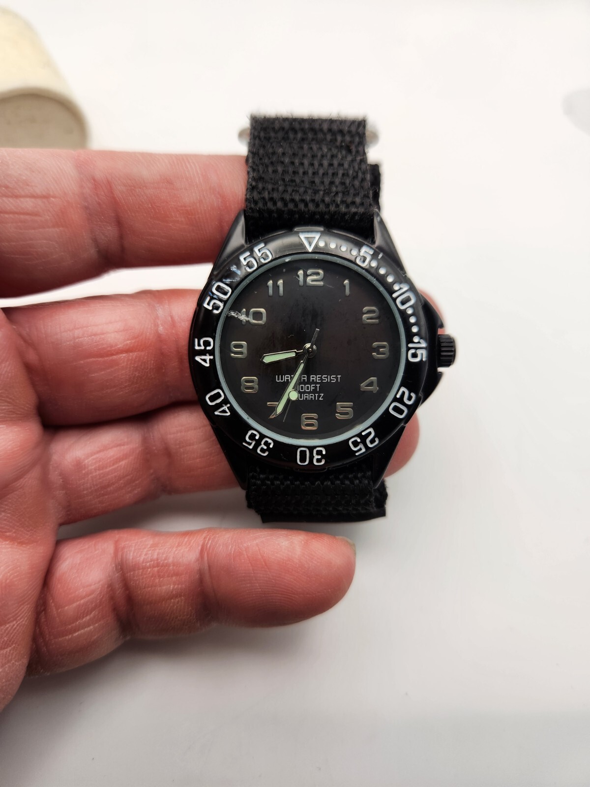 Men’s One Piece Strap Quartz Watch. E7