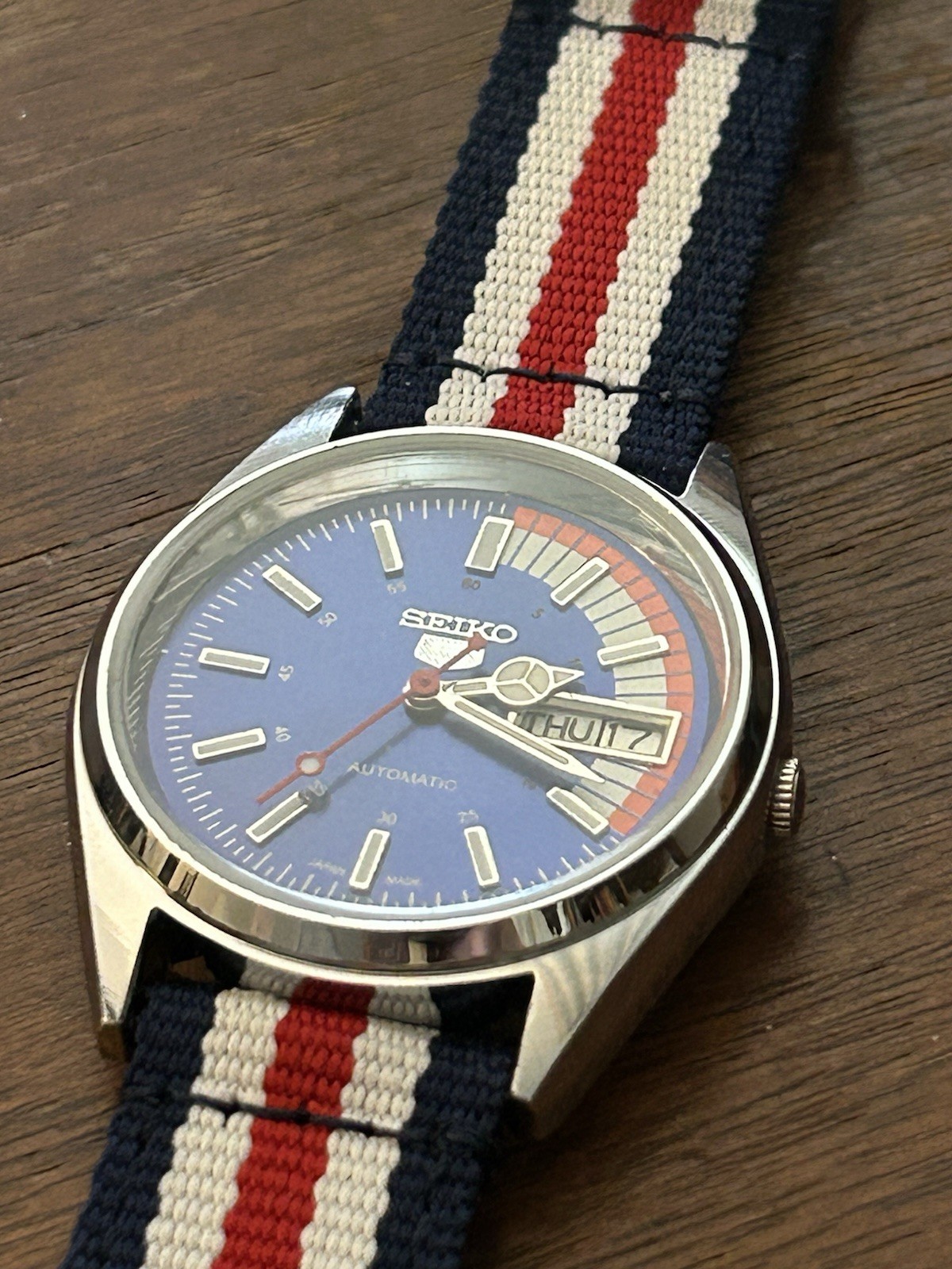 SEIKO 5 AUTOMATIC VINTAGE – Refurbished – Red White Blue Patriotic Canvas