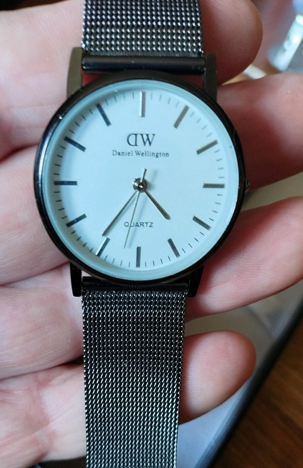 Daniel Wellington Petite Womens Watch. 35mm Case. Steel Mesh Strap. Unused