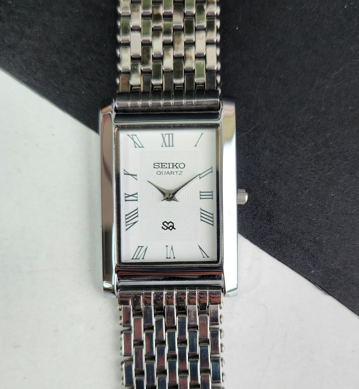 Vintage Seiko Slim Tank Quartz White Red Dial Dress Watch-Free Shipping