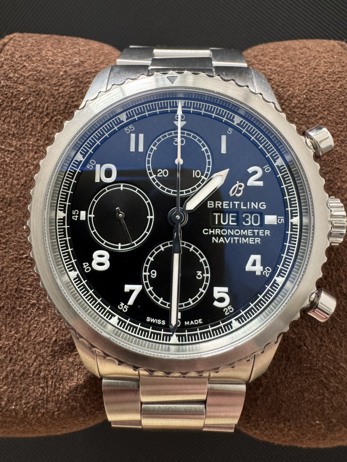 Breitling Navitimer A13314 Black – Pristine condition w/ box, links & papers