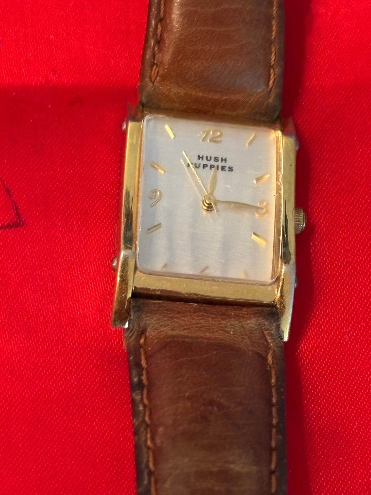 Vintage Hush Puppies Quartz Gold Tone Wrist Watch-Working-New Battery!