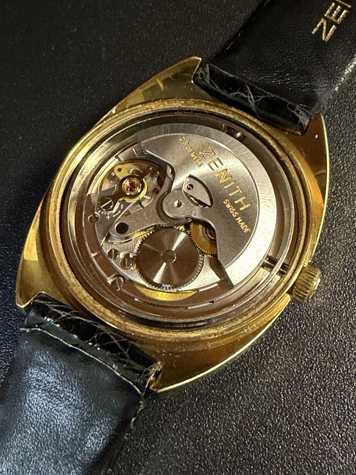 Zenith AutoSport Luxe NOS Automatic Cal. 2562PC Rare Red Dial 28.800 A/h Vintage