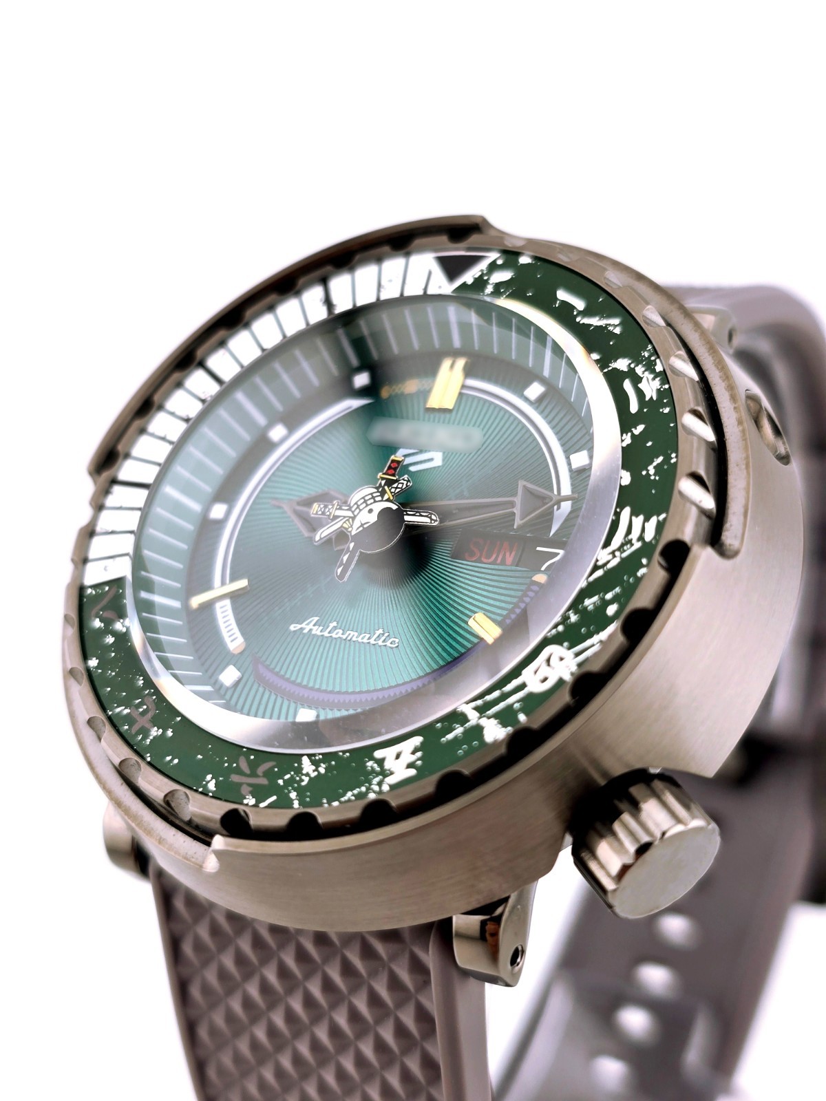 ZORO | One Piece CUSTOM Watch Mod: Automatic NH36, Sapphire Glass, Ceramic Bezel