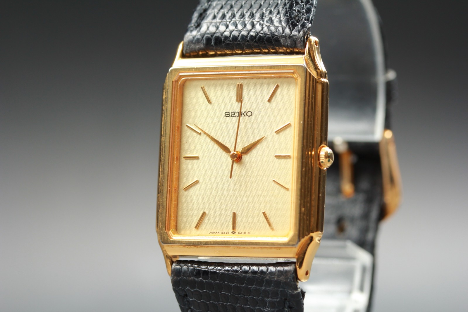 [NMINT] Vintage Seiko Dolce 5E31-5A10 Gold Dial Tank Quartz Men’s Watch Japan