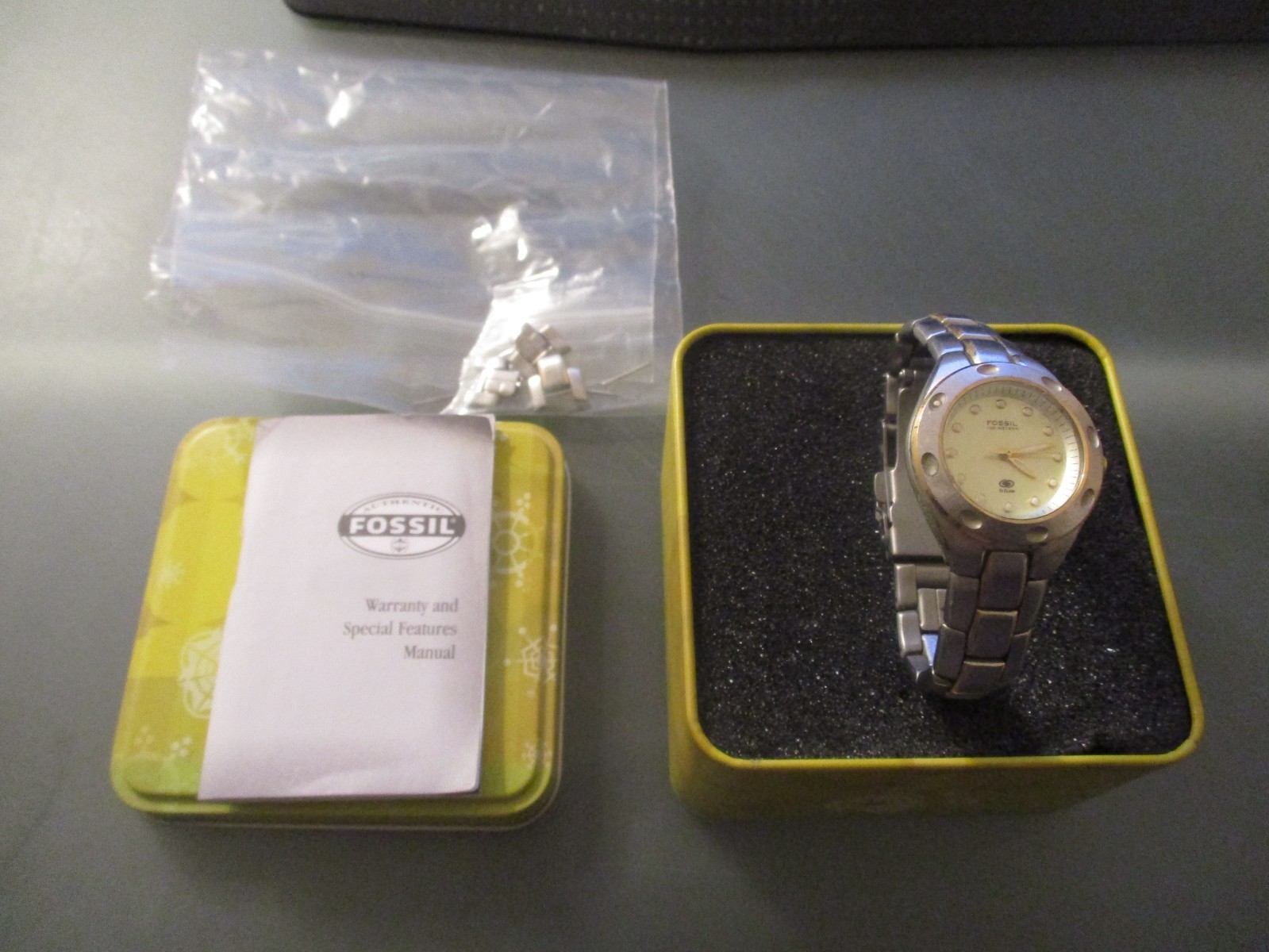 Fossil Blue AM-3304 Women’s Watch Analog Dial Silver Tone Case 100M/330FT WR