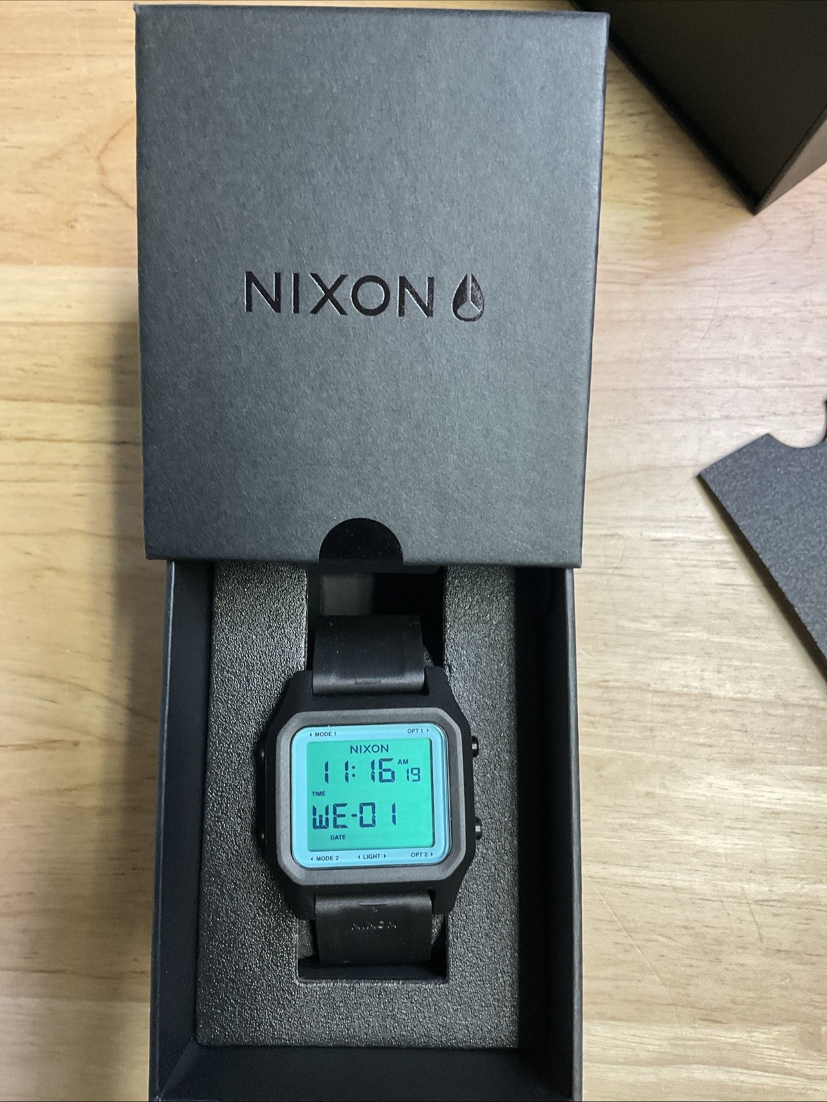 NIXON Staple Black wristwatch surf watch Made With Ocean Plastic – New