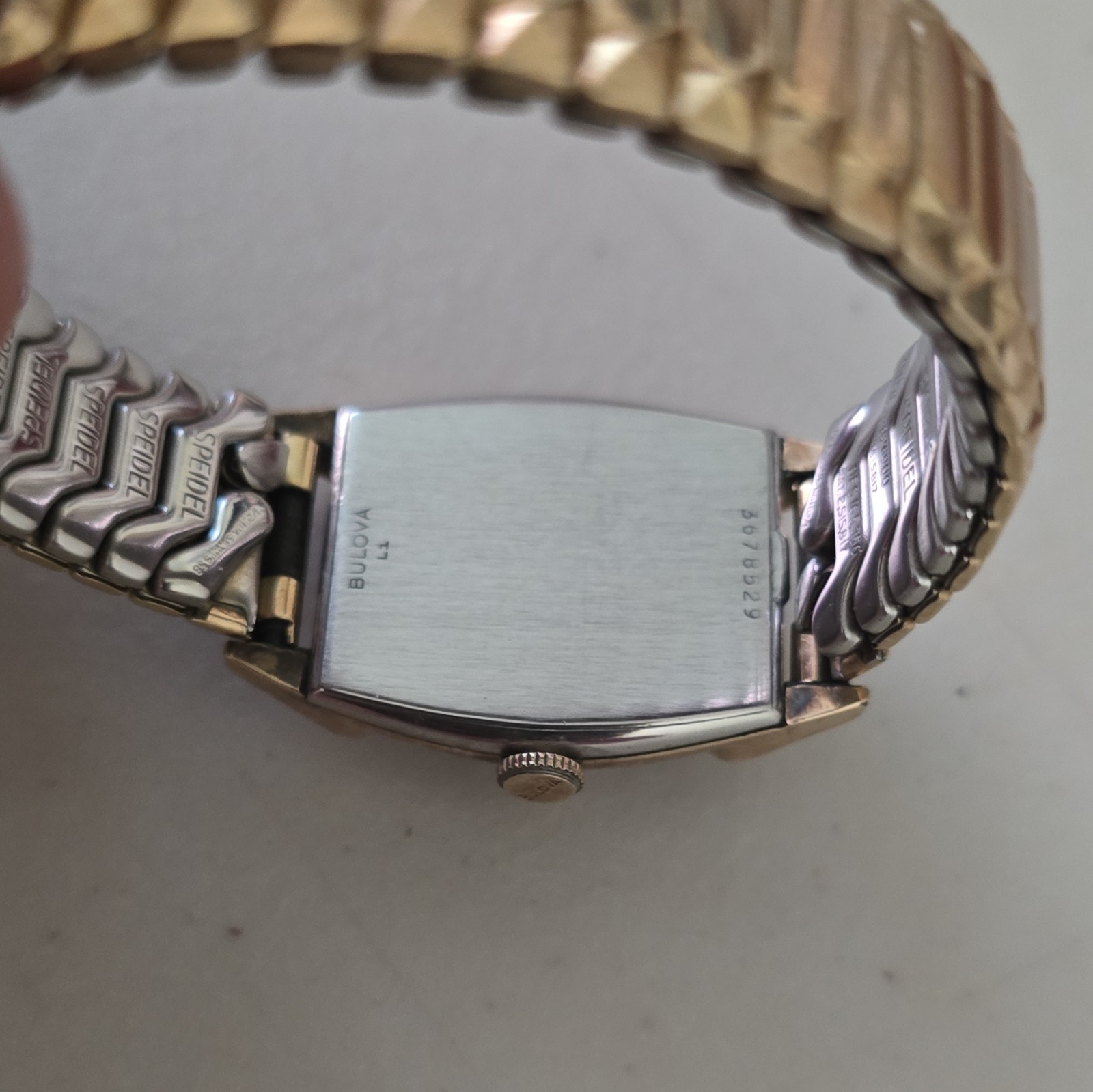 Bulova Classic Rectangle Analog Mens and Women’s 10K RGP