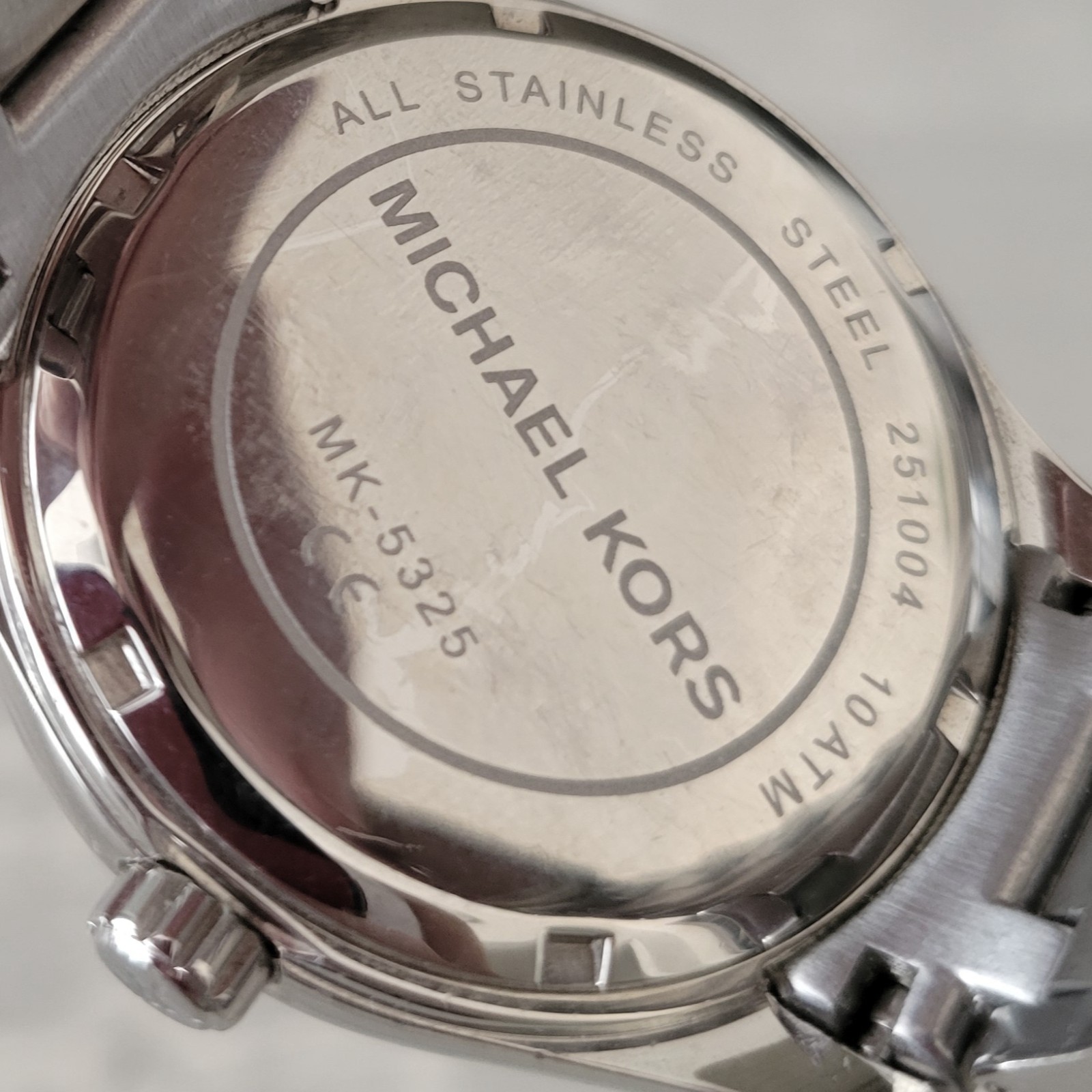 Michael Kors Womens Watch Large Silver Tone Round White Face w/ Date MK-5325 EUC