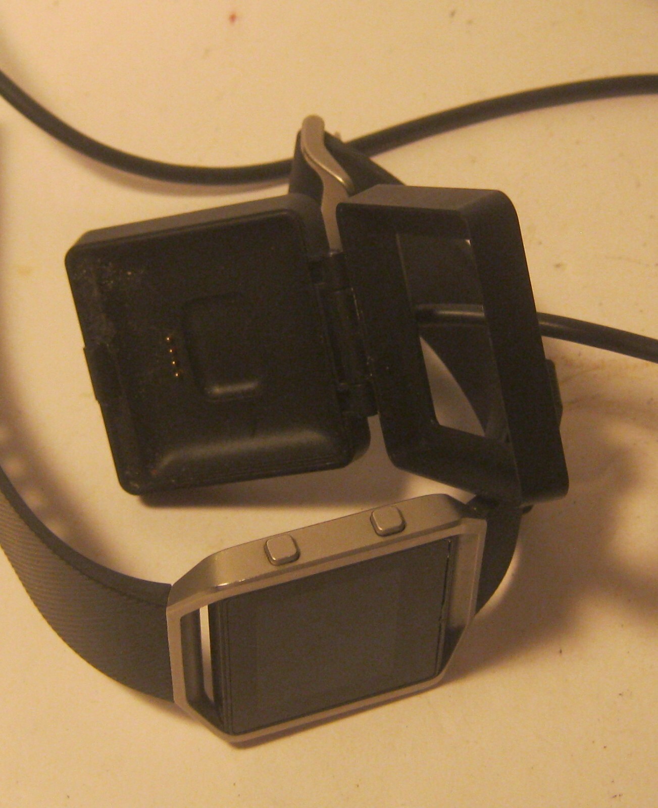 Blue Tooth CLASSIC Smart Watch with Black Rubber Band & Charger WORKS!! NR!!
