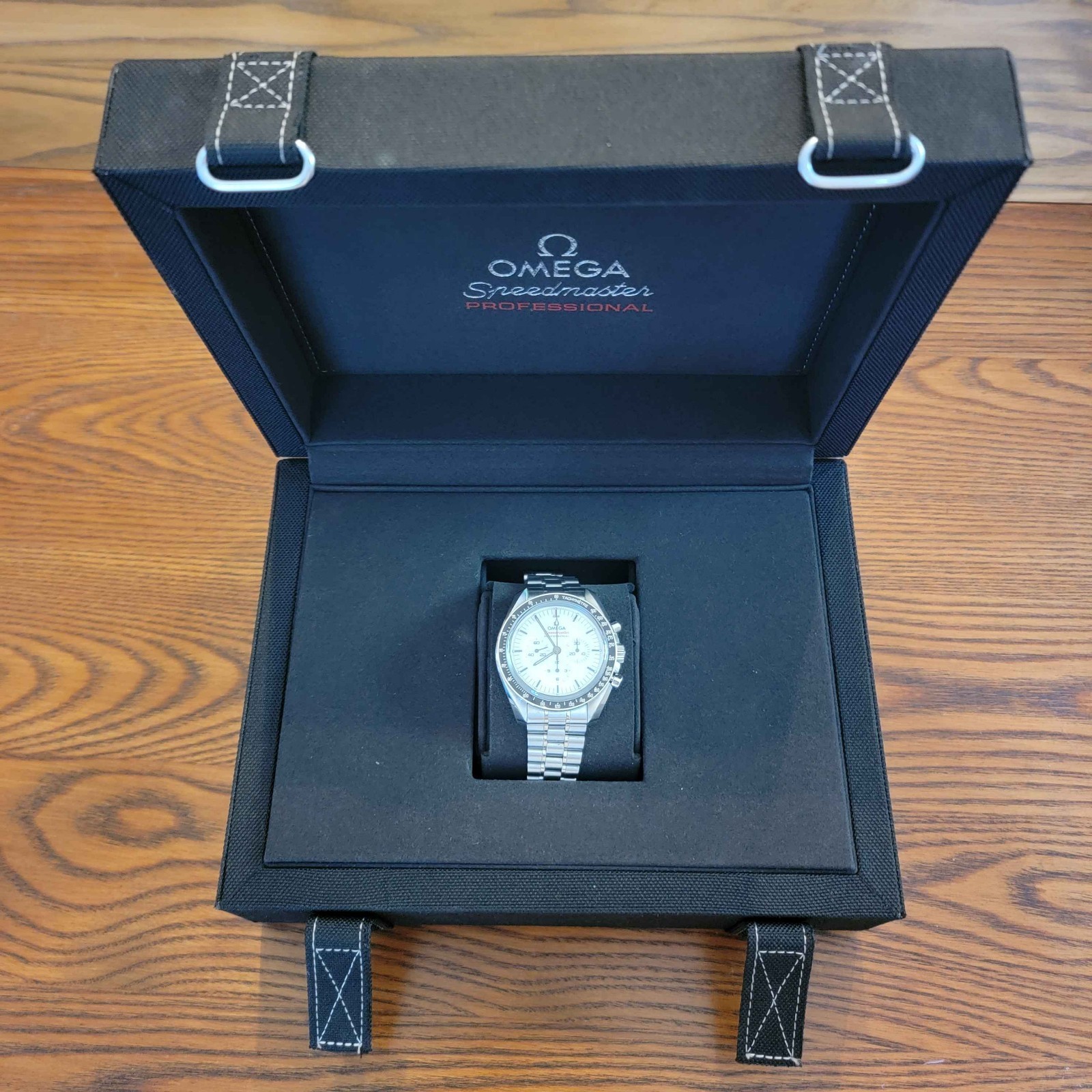 OMEGA Speedmaster Moonwatch Professional 310.30.42.50.04.001 (Box and Papers)