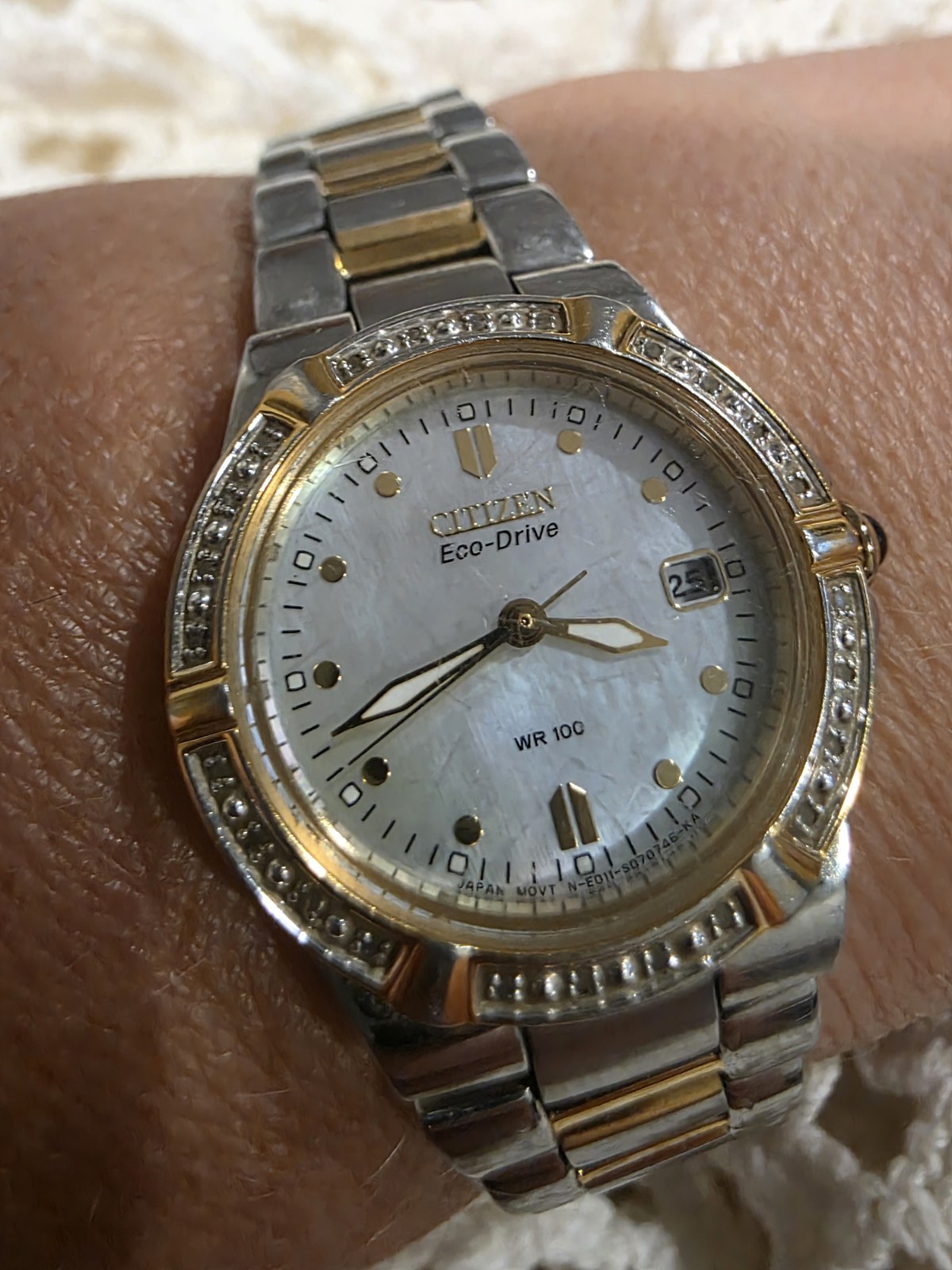 Citizen Eco-Drive E011-S044235 Women’s Two Tone MOP Dial WR100 Watch Runs