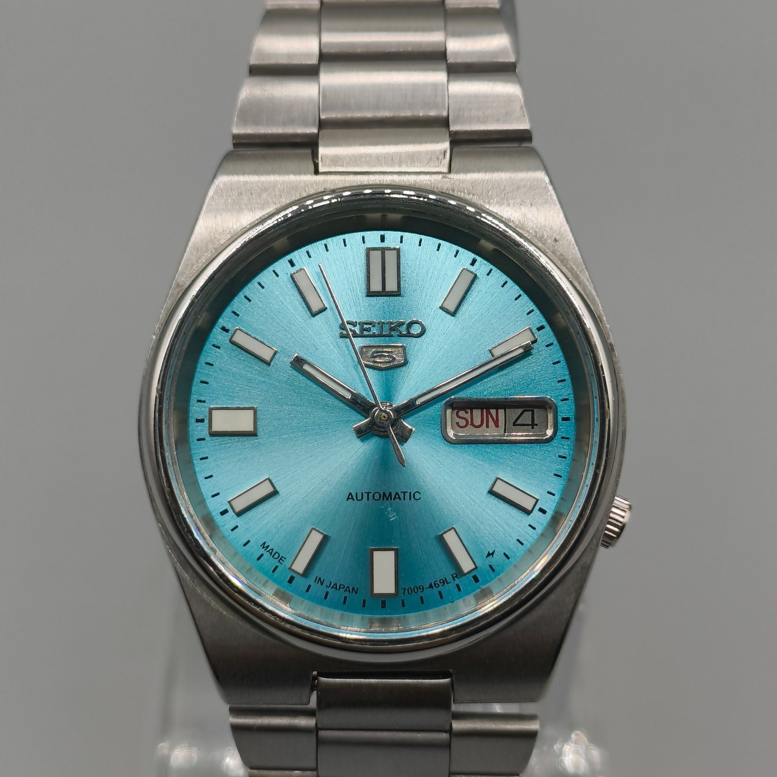 Vintage Seiko 5 Automatic 7009 Men’s Watch Ice Blue Dial 37 mm Day/Date Japan