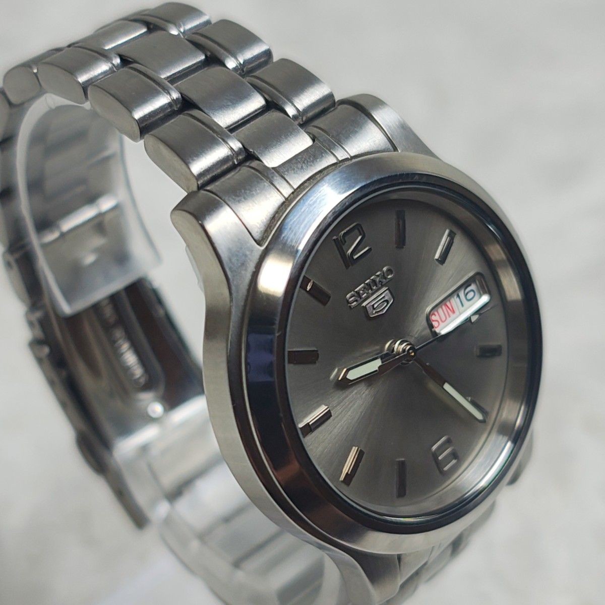 SEIKO 5 Automatic Men’s Watch Silver Dial Day Date Skeleton Back Excellent Condi