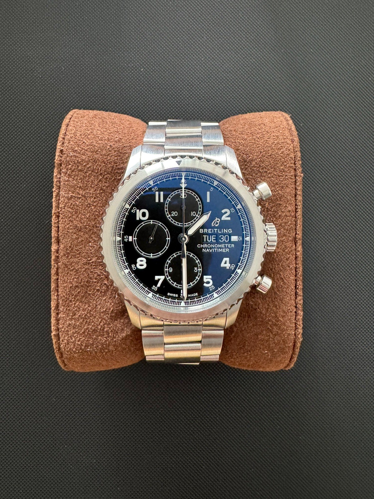 Breitling Navitimer A13314 Black – Pristine condition w/ box, links & papers