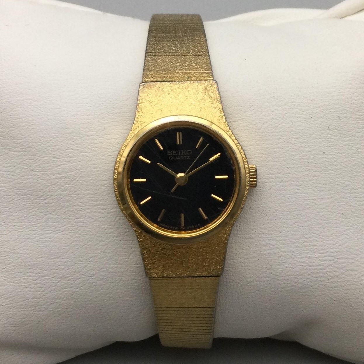Vintage Seiko Womens Watch 20mm Black Dial Gold Tone 8Y21-0020 New Battery 6.75″