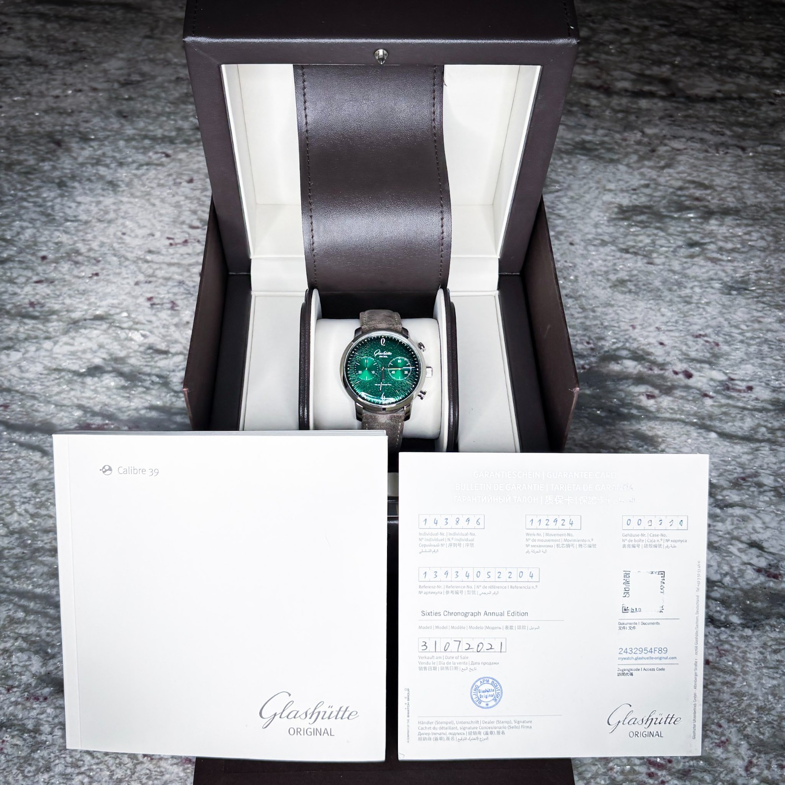 Glashütte Original Sixties Chronograph Annual Edition 1-39-34-05-22-04 box/paper