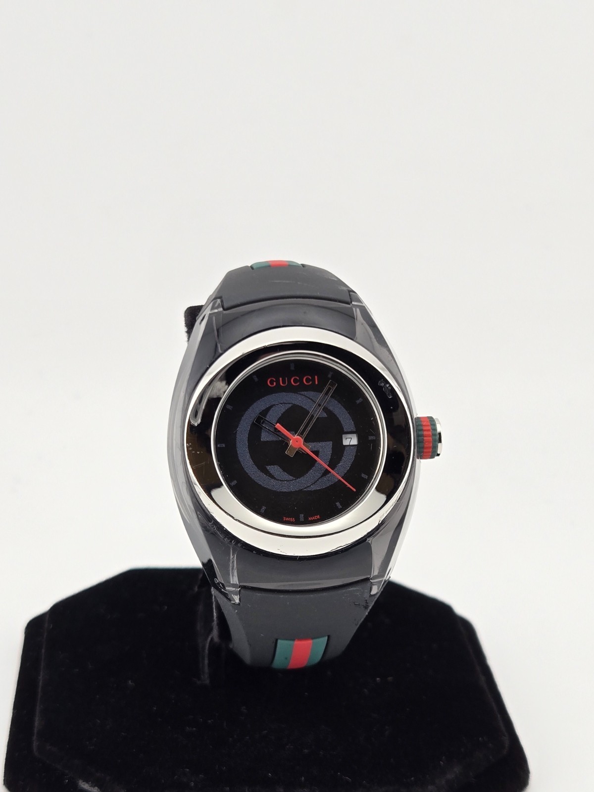 Gucci Sync L Women’s Black Dial Rubber Band Watch – YA137301