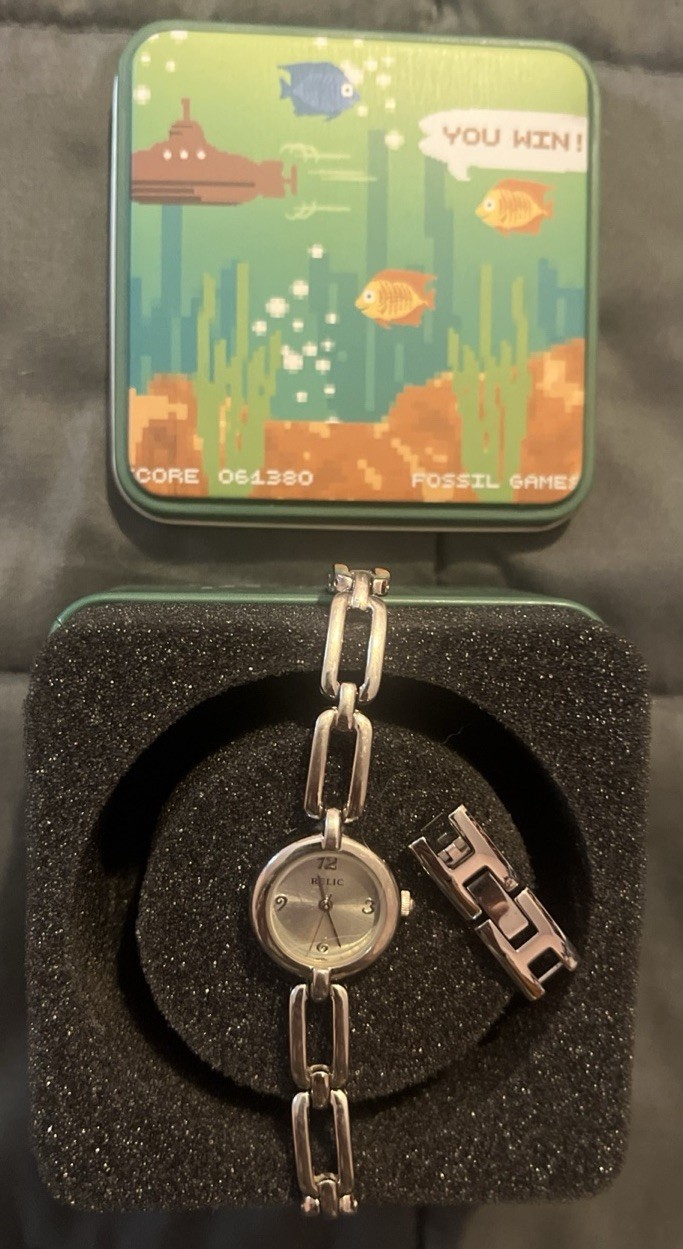 Rare Relic Fossil Women’s Watch Silver Tone Bracelet Retro Video Game Tin Read