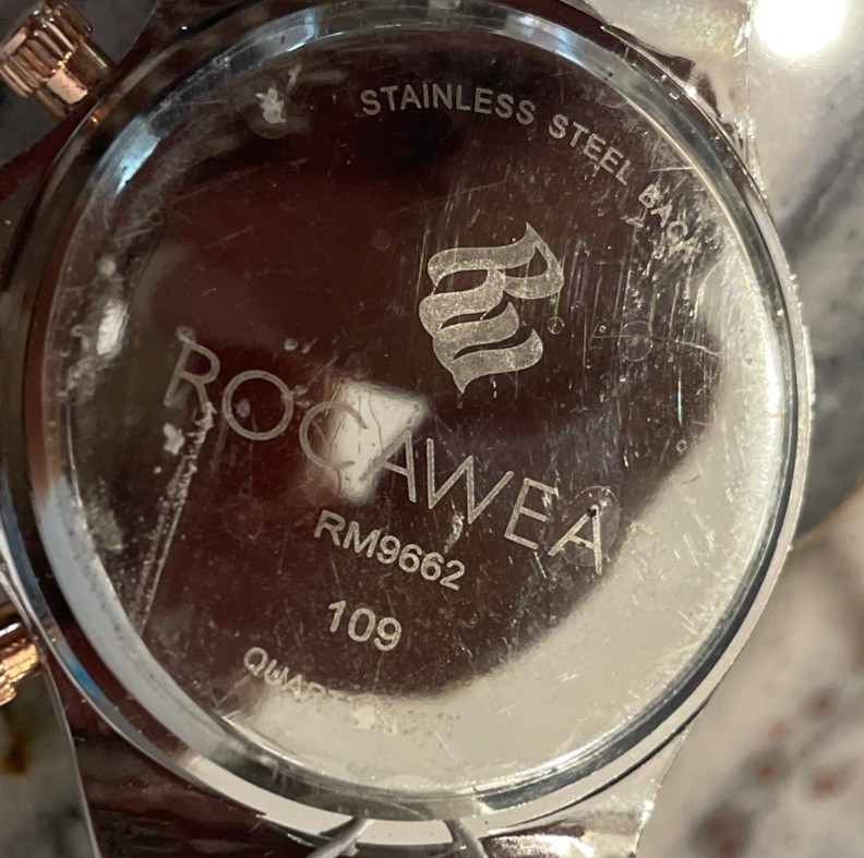 RocaWear Classic Mens Watch Push-Button Band Looks & Runs Great RM9662 New