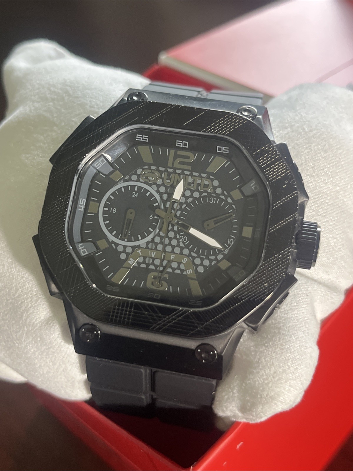 Marc Ecko THE TRACTOR Black Silicone Mens Watch E17503G1 NEW! Low Inter Shipping