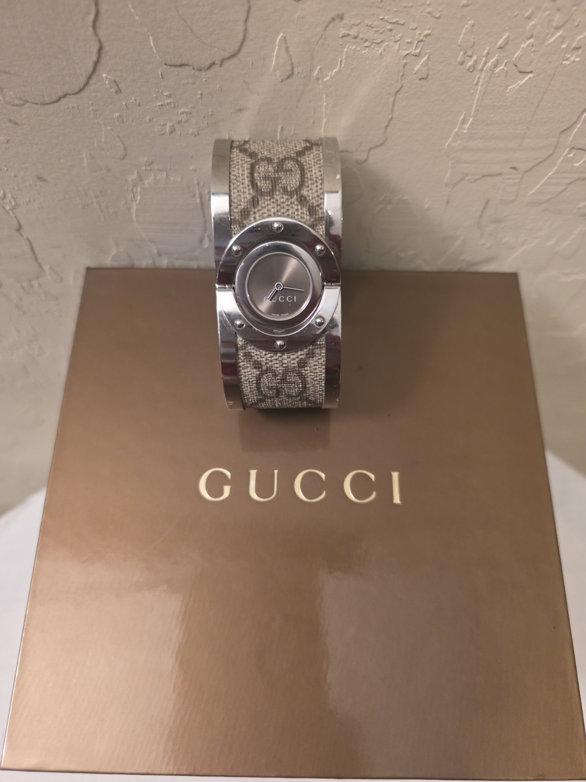 Authentic Gucci Twirl Bangle Watch With Classic GG Logo