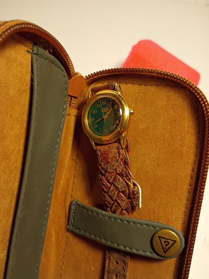 Vtg 1990’s GUESS women’s Green Dial Braided leather Watch Needs Battery G58117