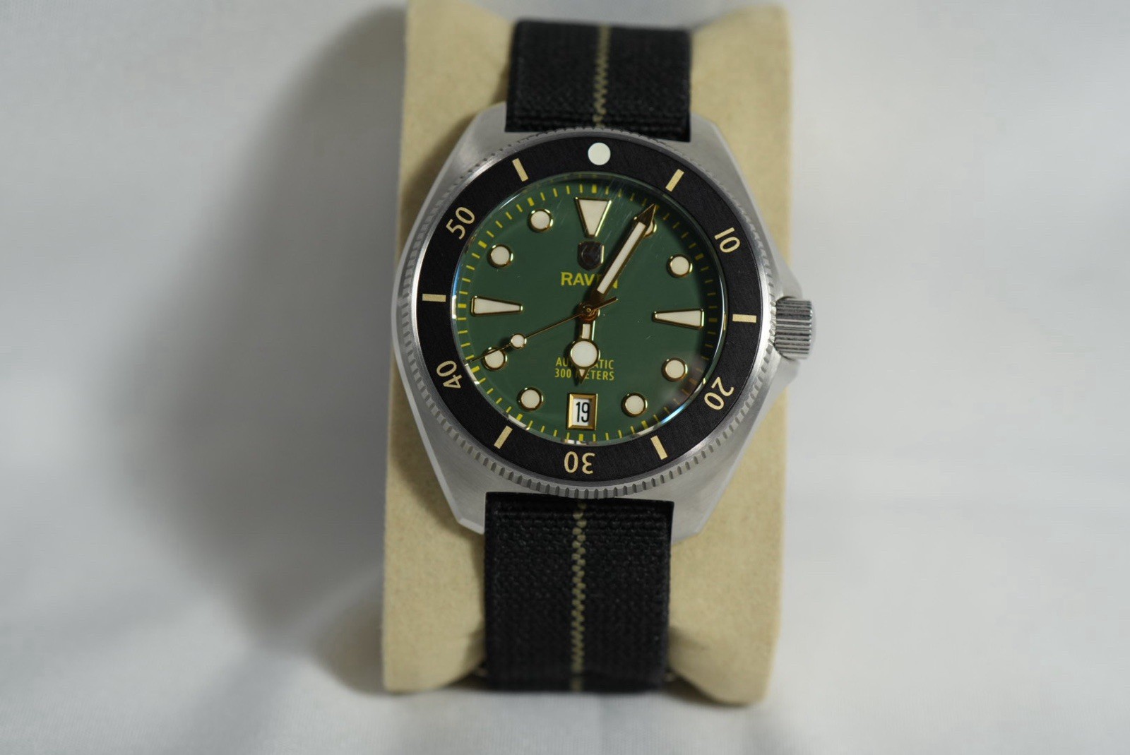 Raven W.A. Automatic Diver 40-43.9mm Green Dial Black Bezel NATO Date 300m