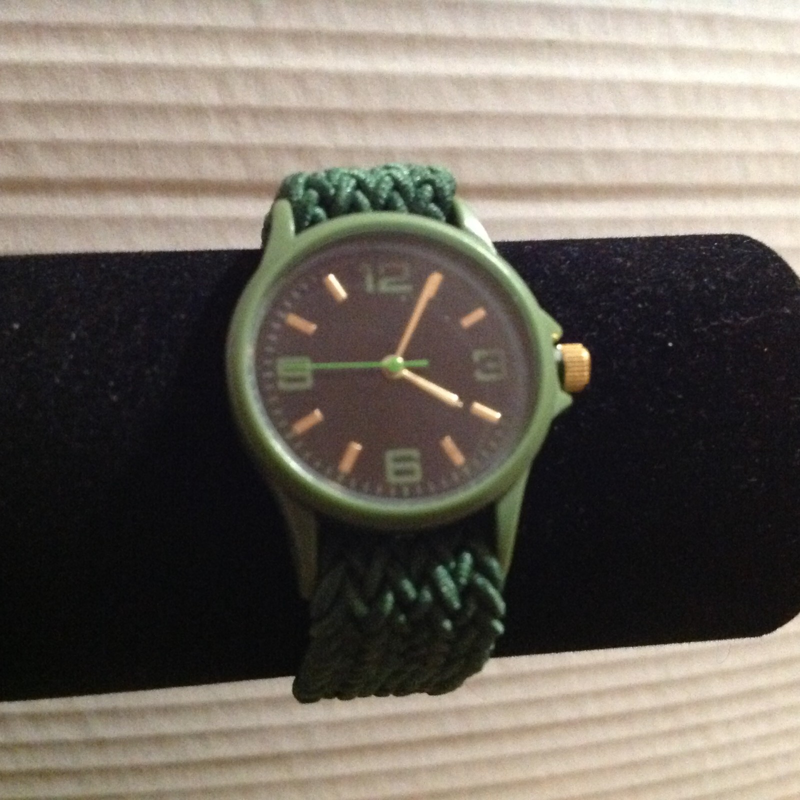 Unbranded Round Case Dark Green Stretch Canvas Band Watch Needs Battery
