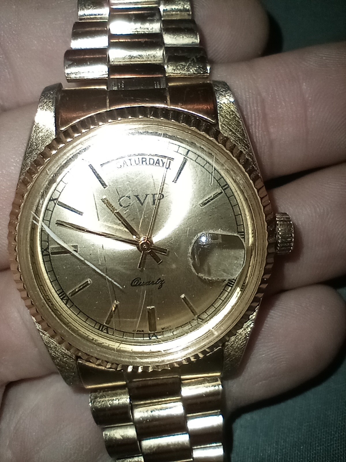 CVP Mens Gold Quartz Day/Date Watch -S-Steel/Day-Date Indicator Cyclops Window