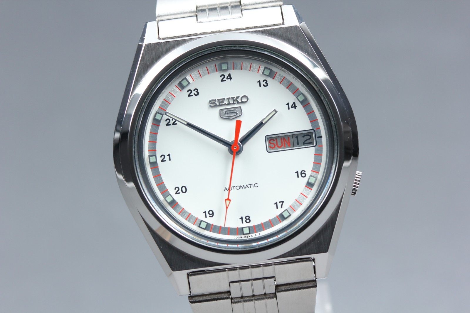 Rare Dial Vintage 1982 Seiko 5 7009-876A White Dial Automatic Watch From Japan