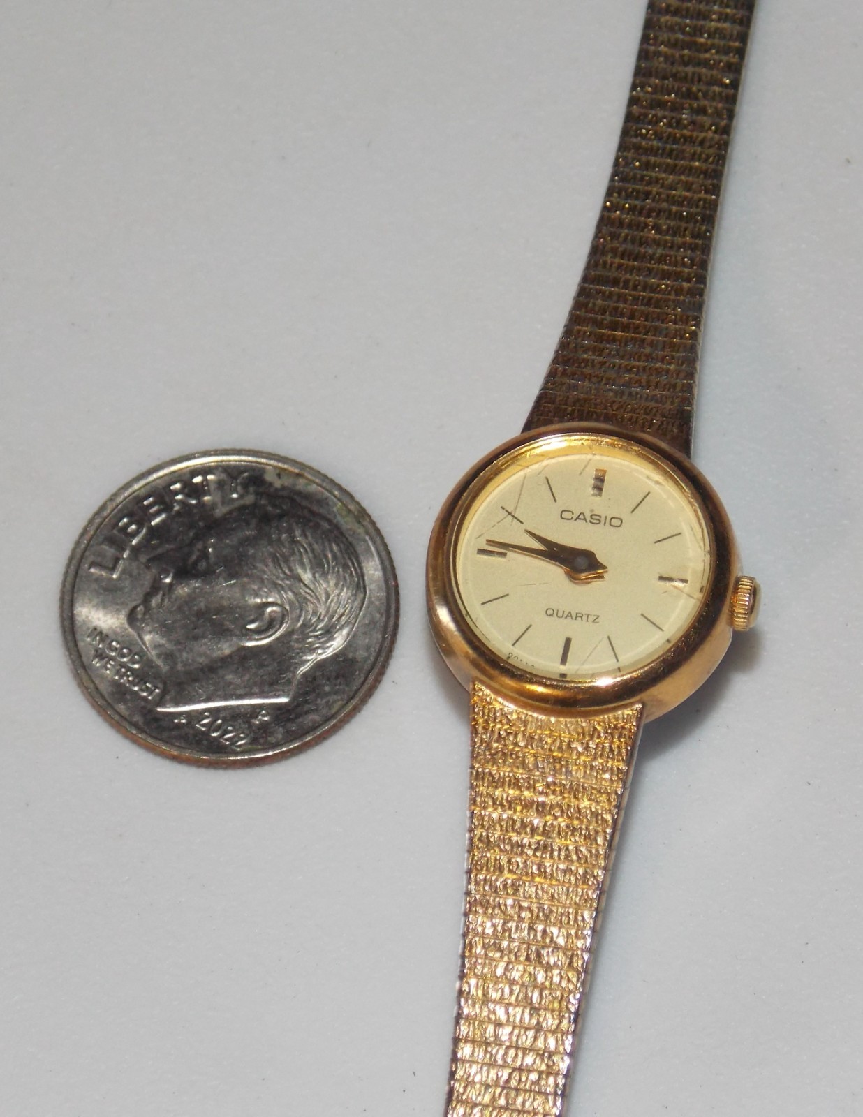 CASIO 349 LQ-882 LADIES WATCH TINY 16 MM CASE GOLD TONE RARE RUNS NICE ADJ BAND