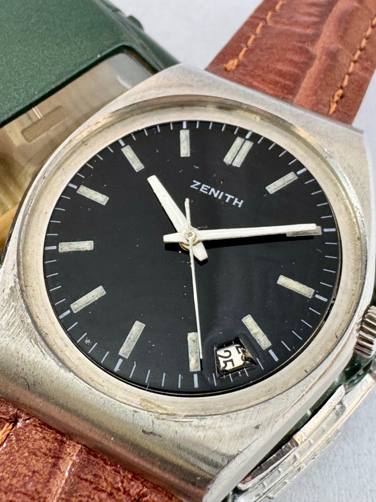 VINT Zenith Black dial. cal 2572c wind up swiss made ca 50