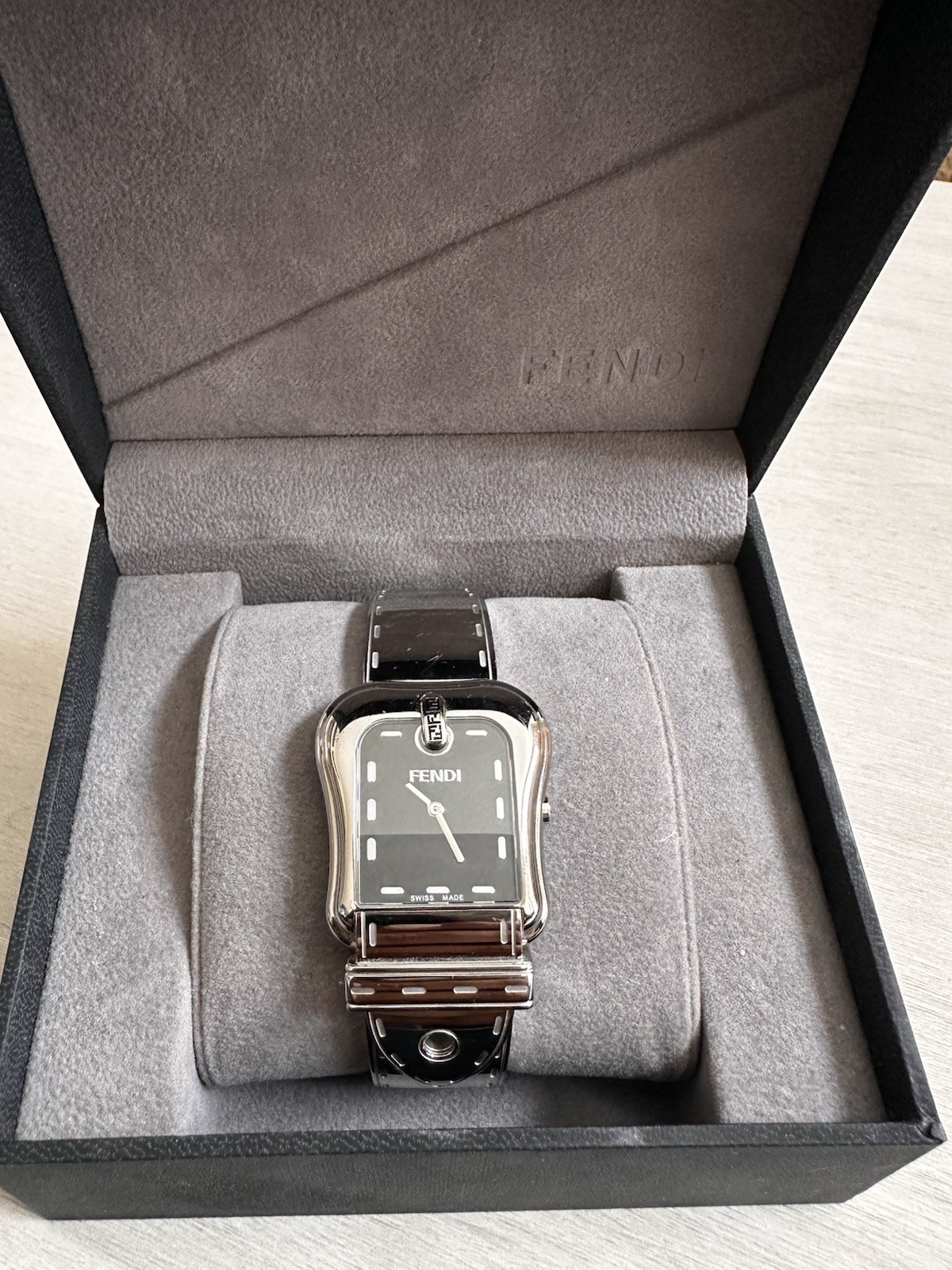 Pre-Owned Stainless Steel Fendi 3800G Buckle Motif Women’s Watch *NEEDS BATTERY*