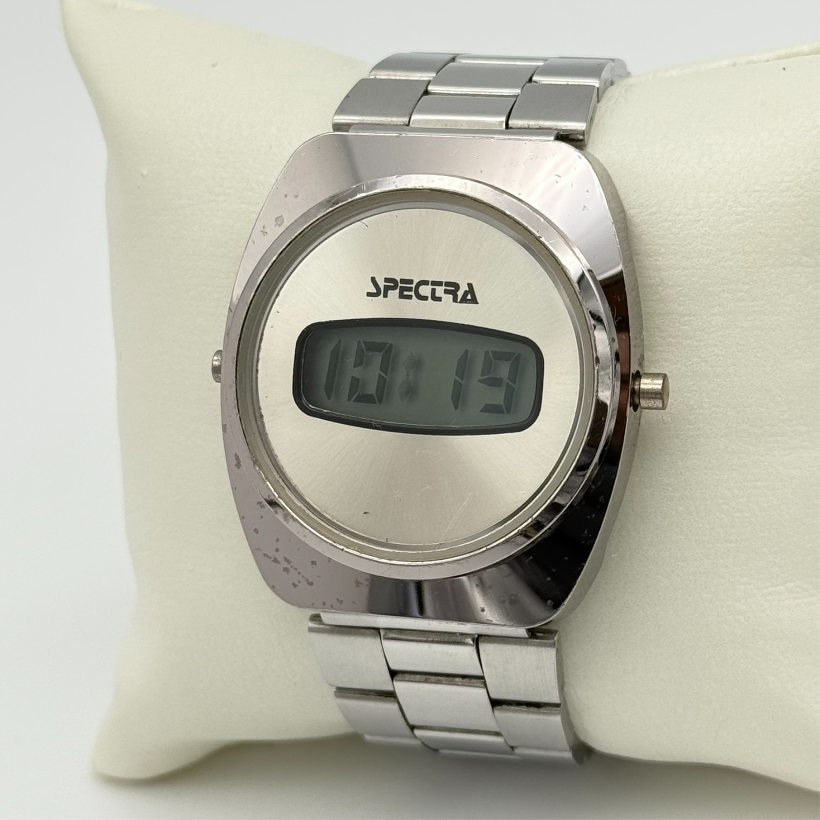 Vintage Men’s SPECTRA Silver Tone Classic Retro Digital Watch, 34mm, Steel Band