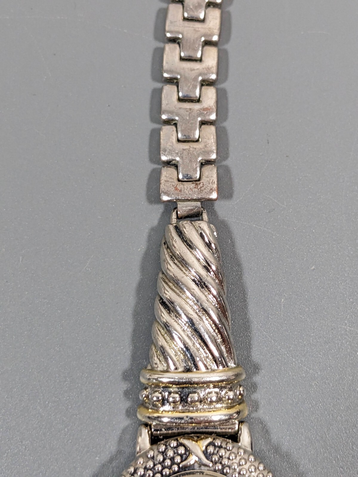Persona White Round Dial Cable Style Bracelet Watch Silver Tone 7.5 in