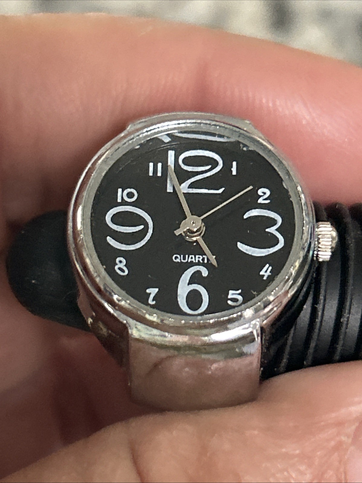 Black Dial Face Silver Analog Quartz Ring Watch Elastic Band