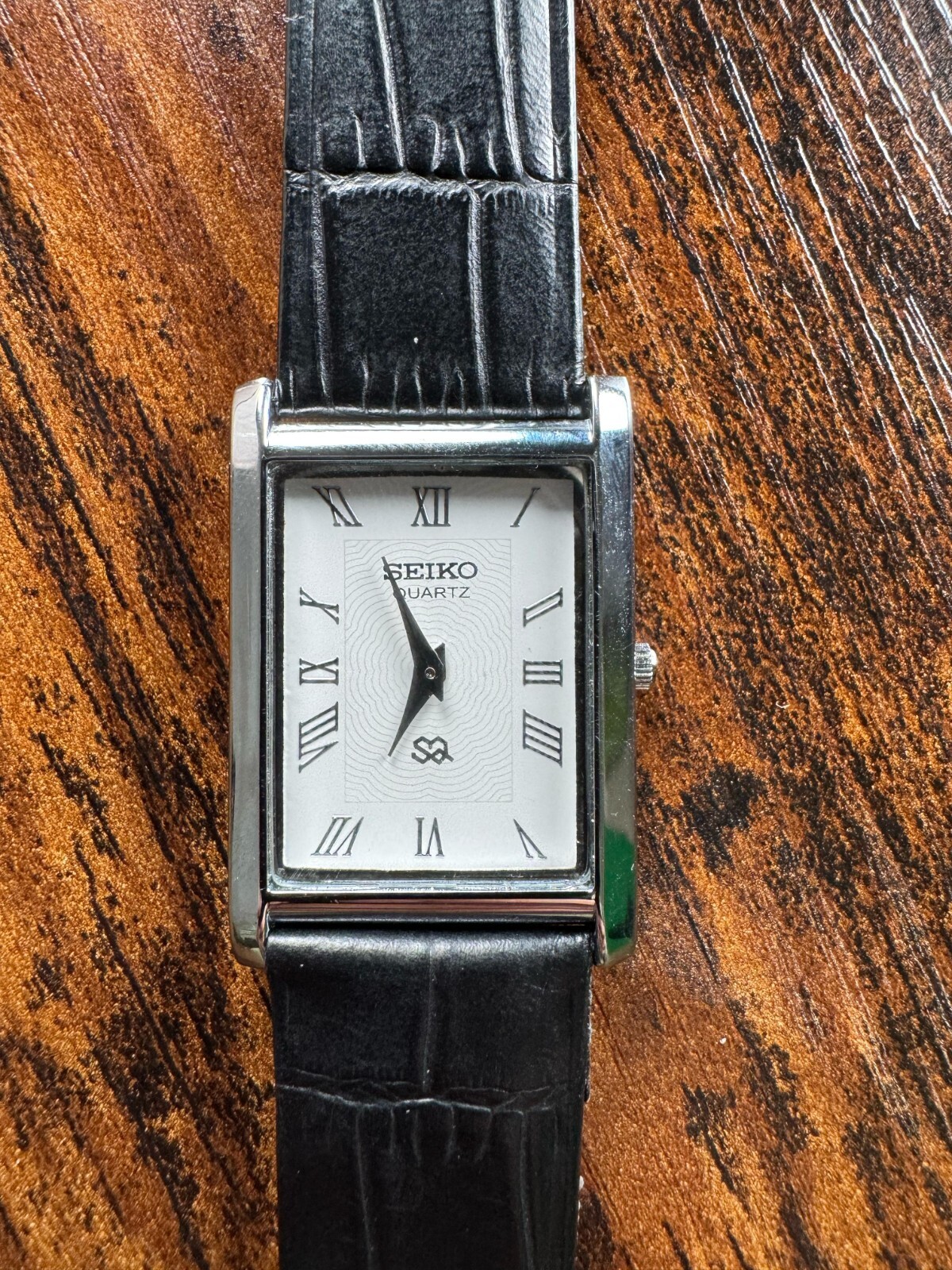 Vintage Seiko MEN Quartz Slim Tank Gentleman Dress Watch (FREE SHIPPING)