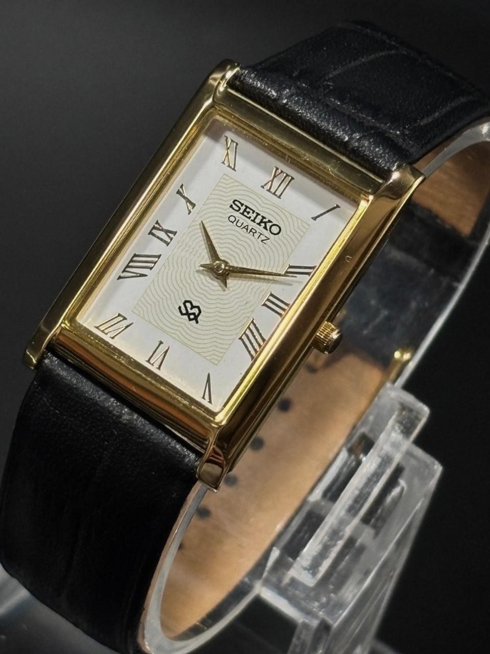 Vintage Seiko Slim Quartz Men’s Wristwatch With Free DDP Shipping