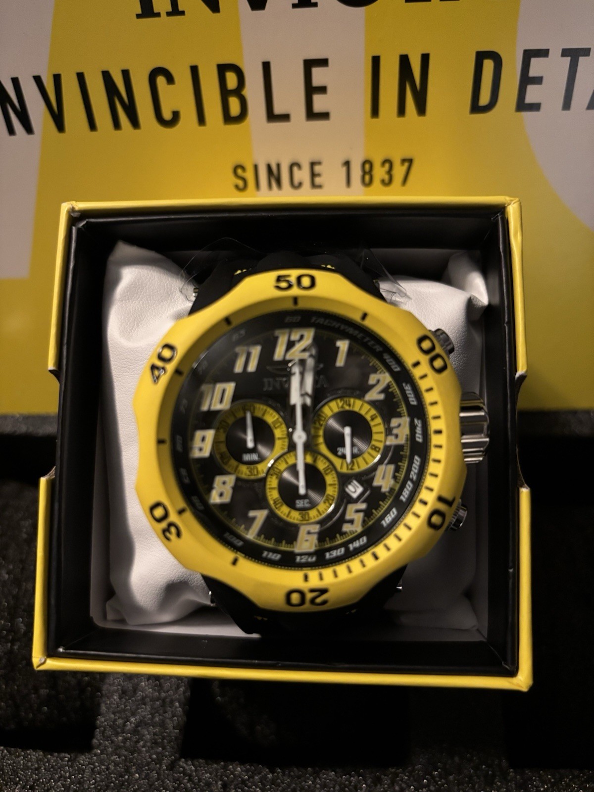 Invicta Speedway Men’s Chronograph Quartz Tachymeter Yellow/Black 50mm w/ Box