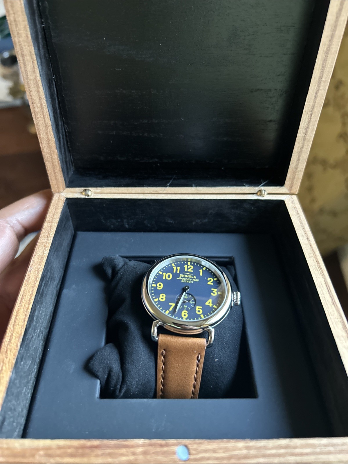 Shinola Argonite 1069 Detroit Quartz Men’s Watch dark blue dial yellow numerals