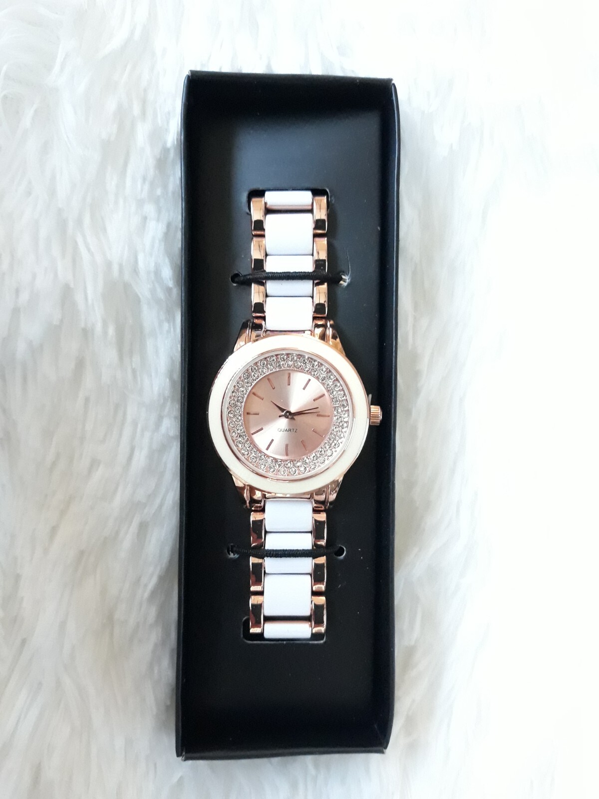 AVON “PRETTY CHIC BRACELET WATCH” (QUARTZ MOVEMENT & BRACELET / LINK BAND) WHITE