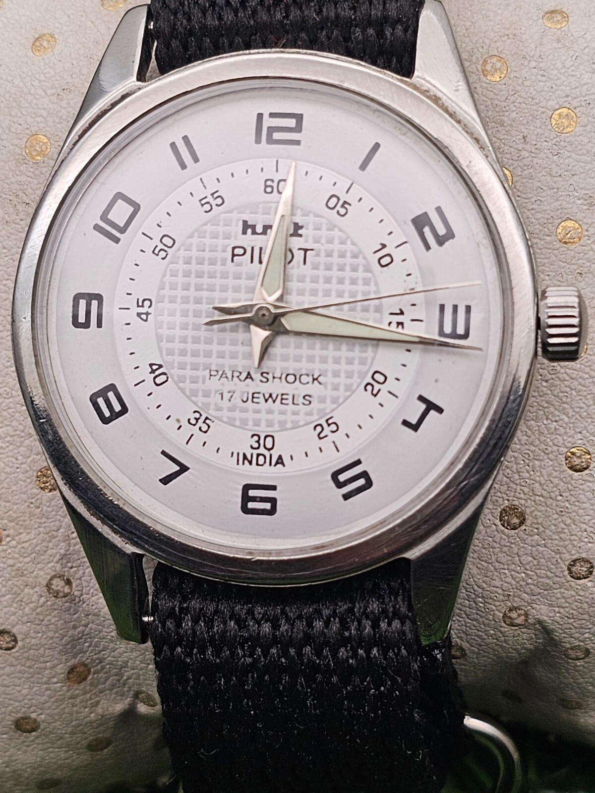 Beautiful Mens HMT Pilot Parashock Mechanical Wind 17J Watch White Dial