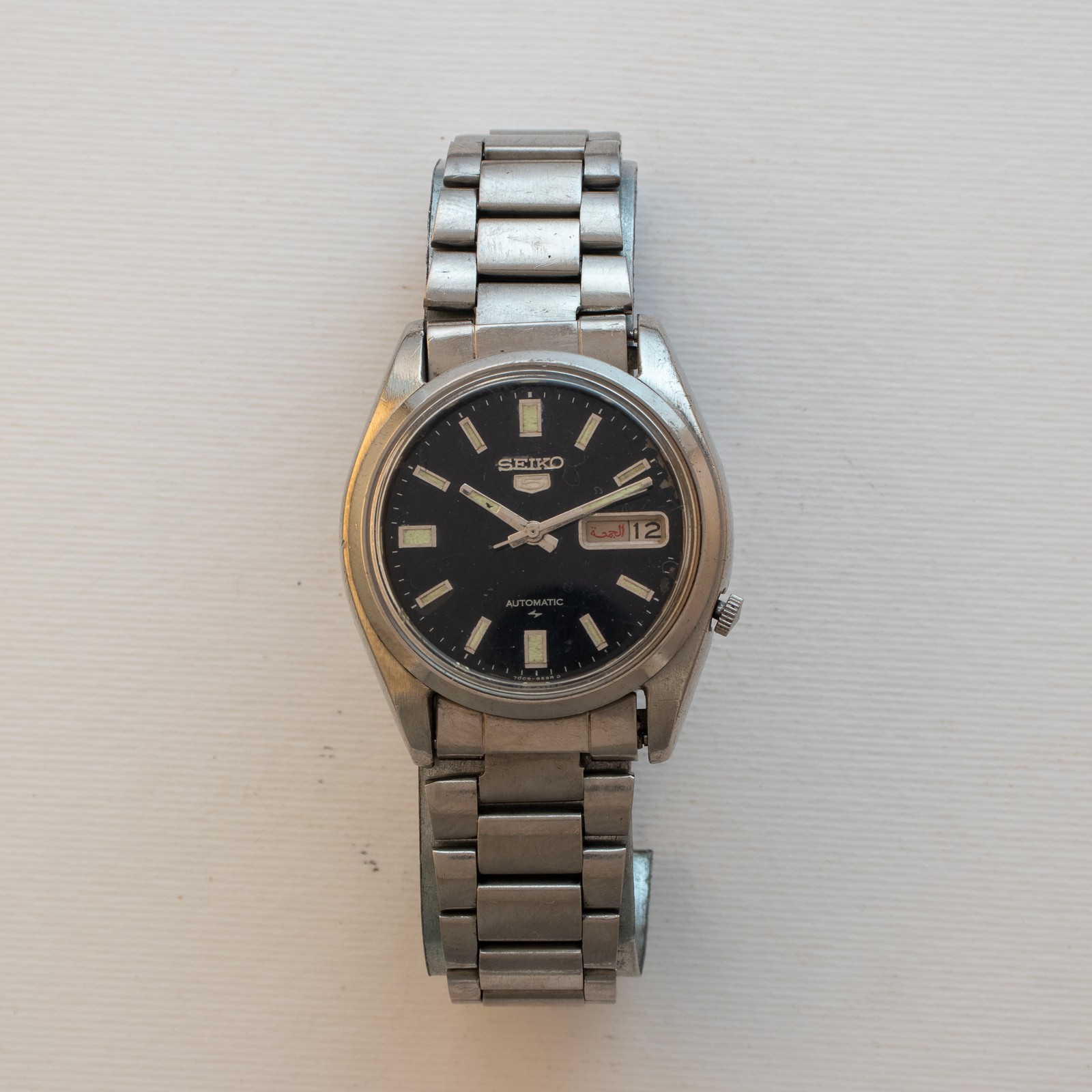 Vintage Seiko 5 Automatic Men Watch 7009-8210 Arabic/English Day Dark Blue Dial