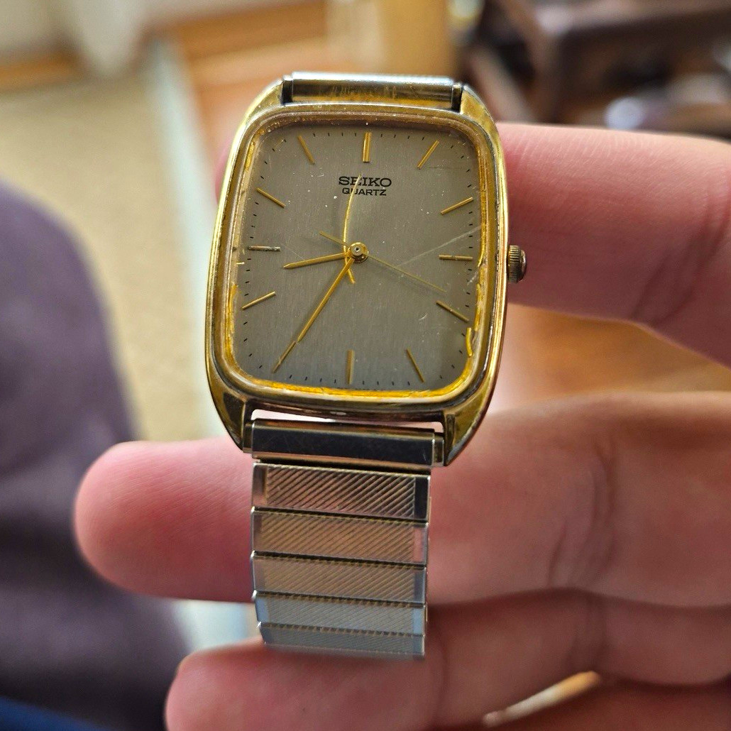 Seiko Quartz Mens Rectangle Gold-Tone Case Silver Dial Expansion Bracelet